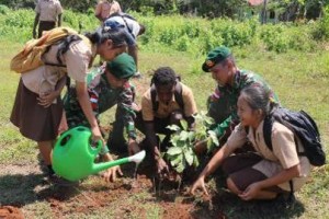 Peringati HMPI, Satgas Pamtas RI-PNG Tanam Pohon